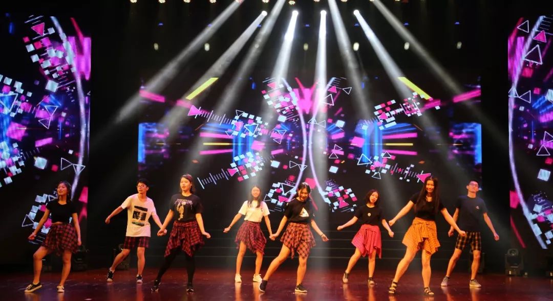 1542727854036097648.jpg 14创意节目:没想到你是这样的新闻系.jpg